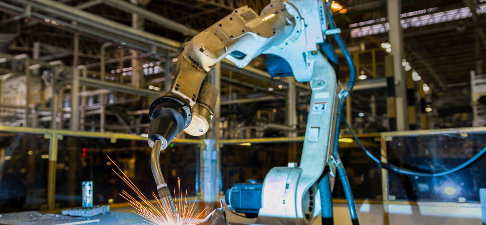 Manufacturing machine with sparks